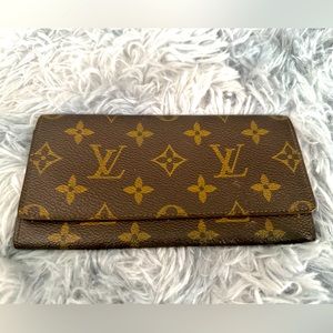 Used - Louis Vuitton Porte Carte Credit Yen ** All sales are final **
